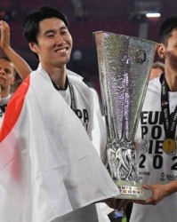 德甲“养狼”再掀高潮，3名日本国脚4天内先后登陆