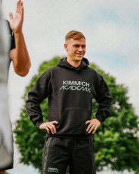 基米希在家乡开办自己的足球学院，为6-14岁孩子提供训练机会