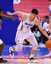 季后赛名额争夺战白热化，五支球队抢最终三个席位